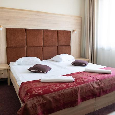 Hotel Panoramic Римніку-Вилча Екстер'єр фото