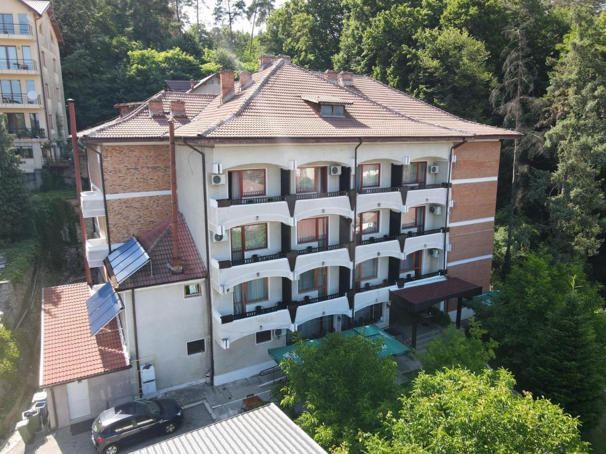 Hotel Panoramic Римніку-Вилча Екстер'єр фото