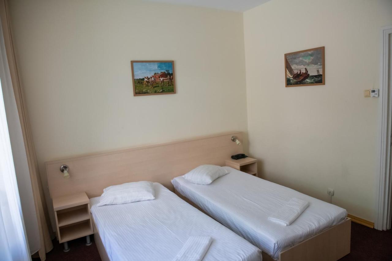 Hotel Panoramic Римніку-Вилча Екстер'єр фото