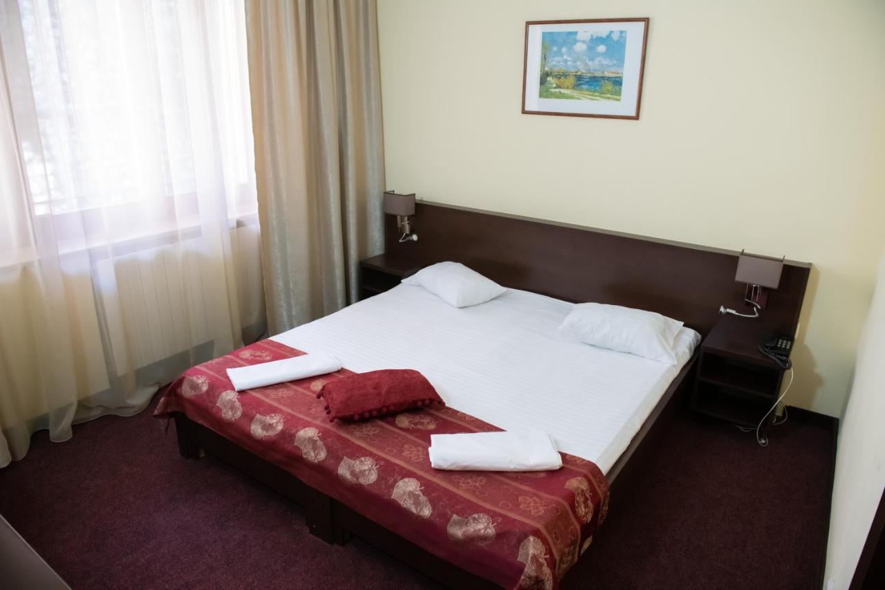 Hotel Panoramic Римніку-Вилча Екстер'єр фото