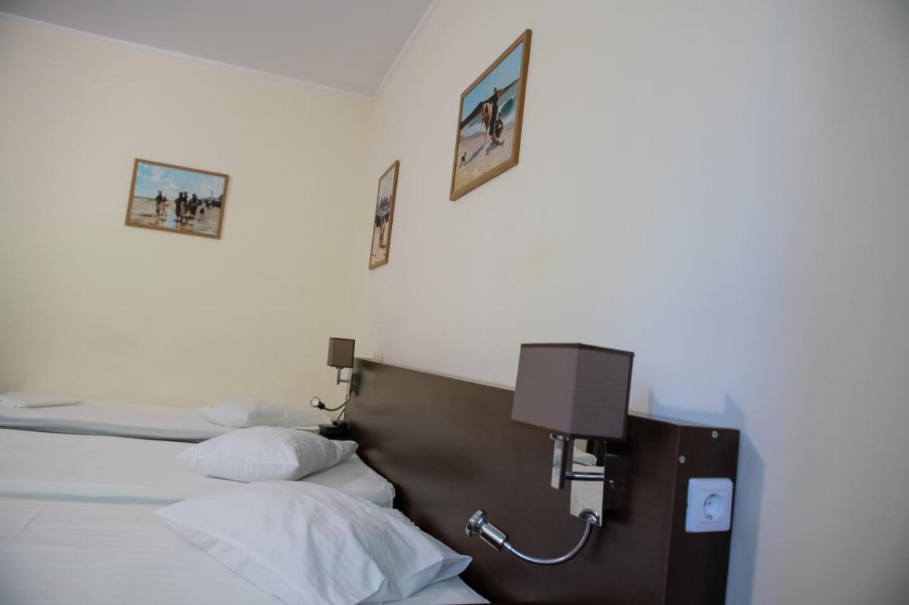 Hotel Panoramic Римніку-Вилча Екстер'єр фото