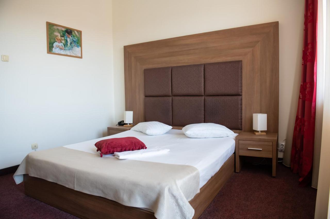 Hotel Panoramic Римніку-Вилча Екстер'єр фото