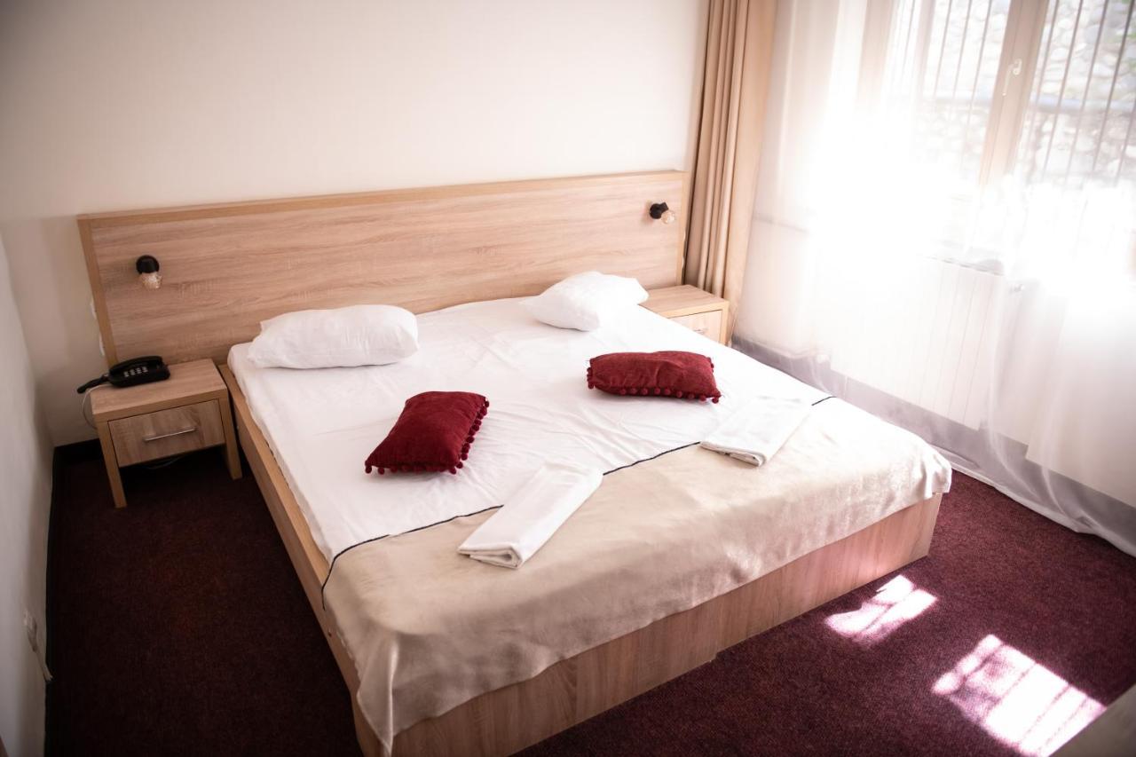 Hotel Panoramic Римніку-Вилча Екстер'єр фото