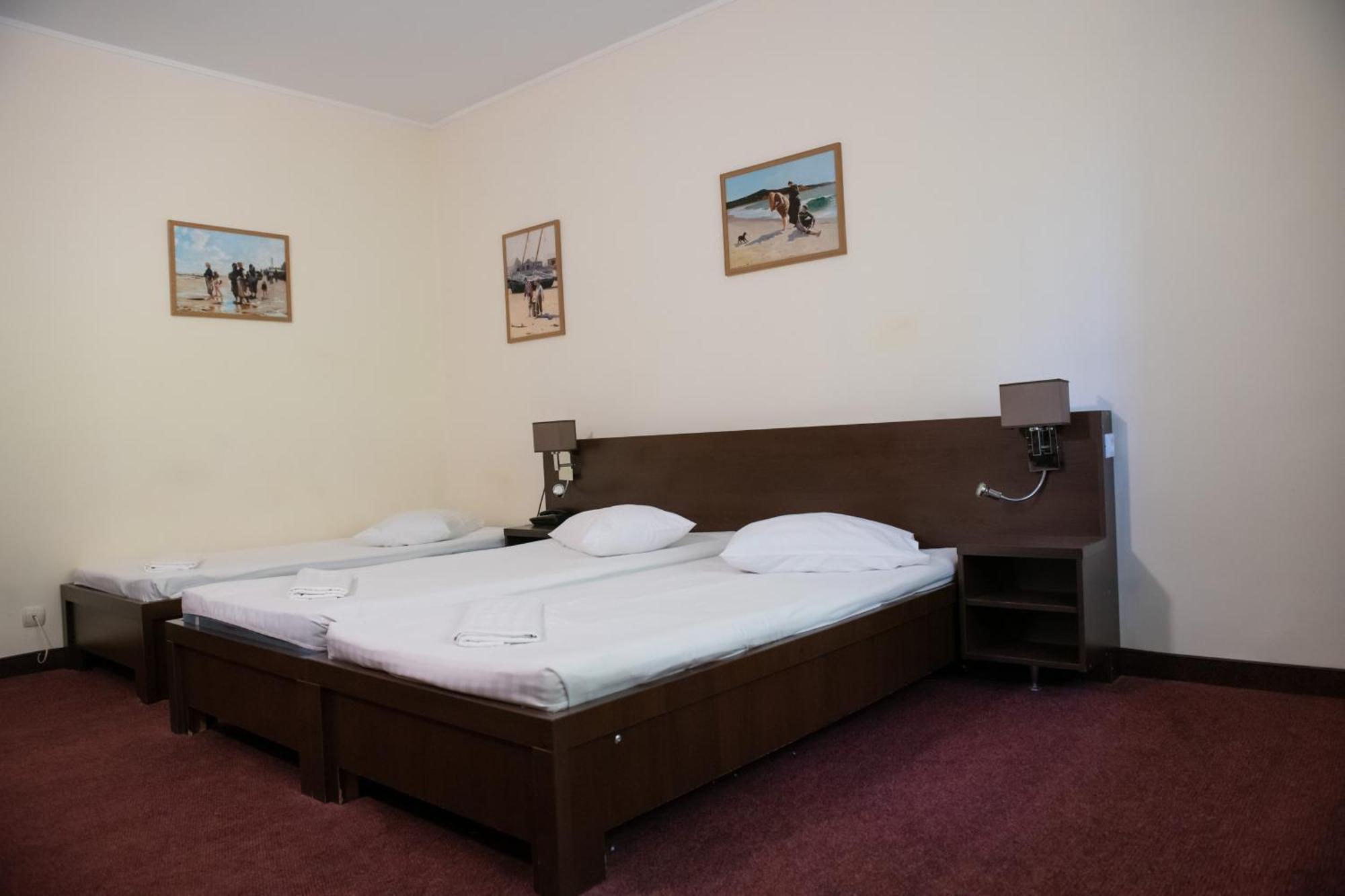 Hotel Panoramic Римніку-Вилча Екстер'єр фото