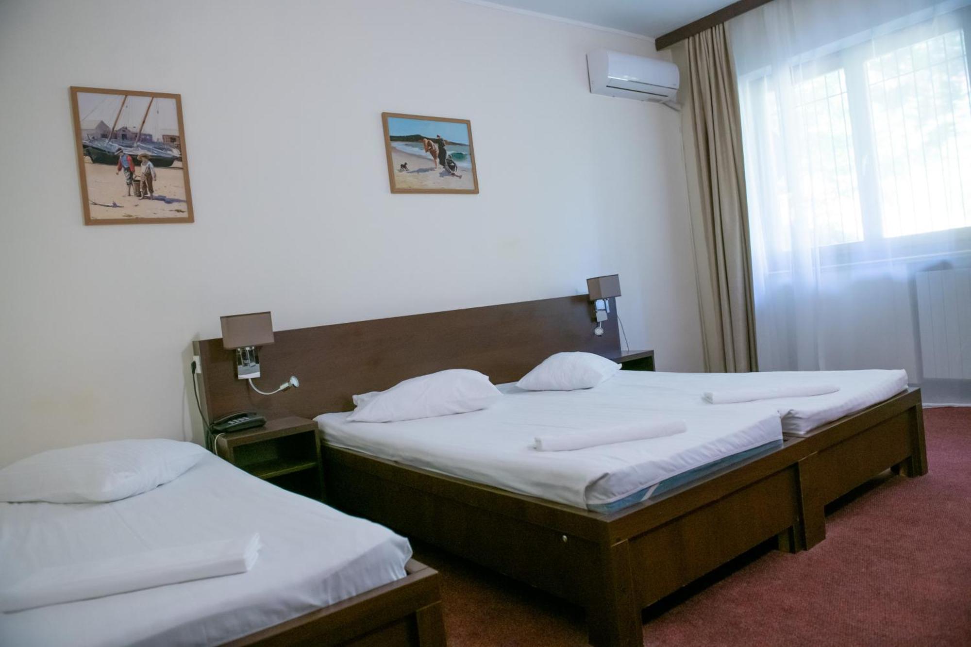 Hotel Panoramic Римніку-Вилча Екстер'єр фото